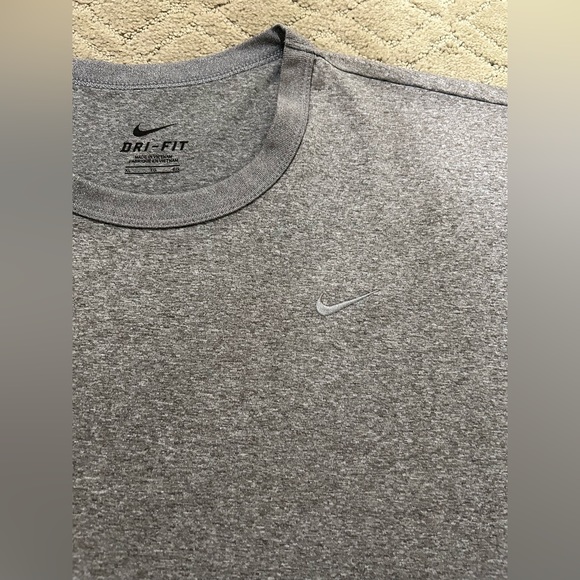 Men Nike dri-fit athletic T-shirt size XL - Picture 4 of 12